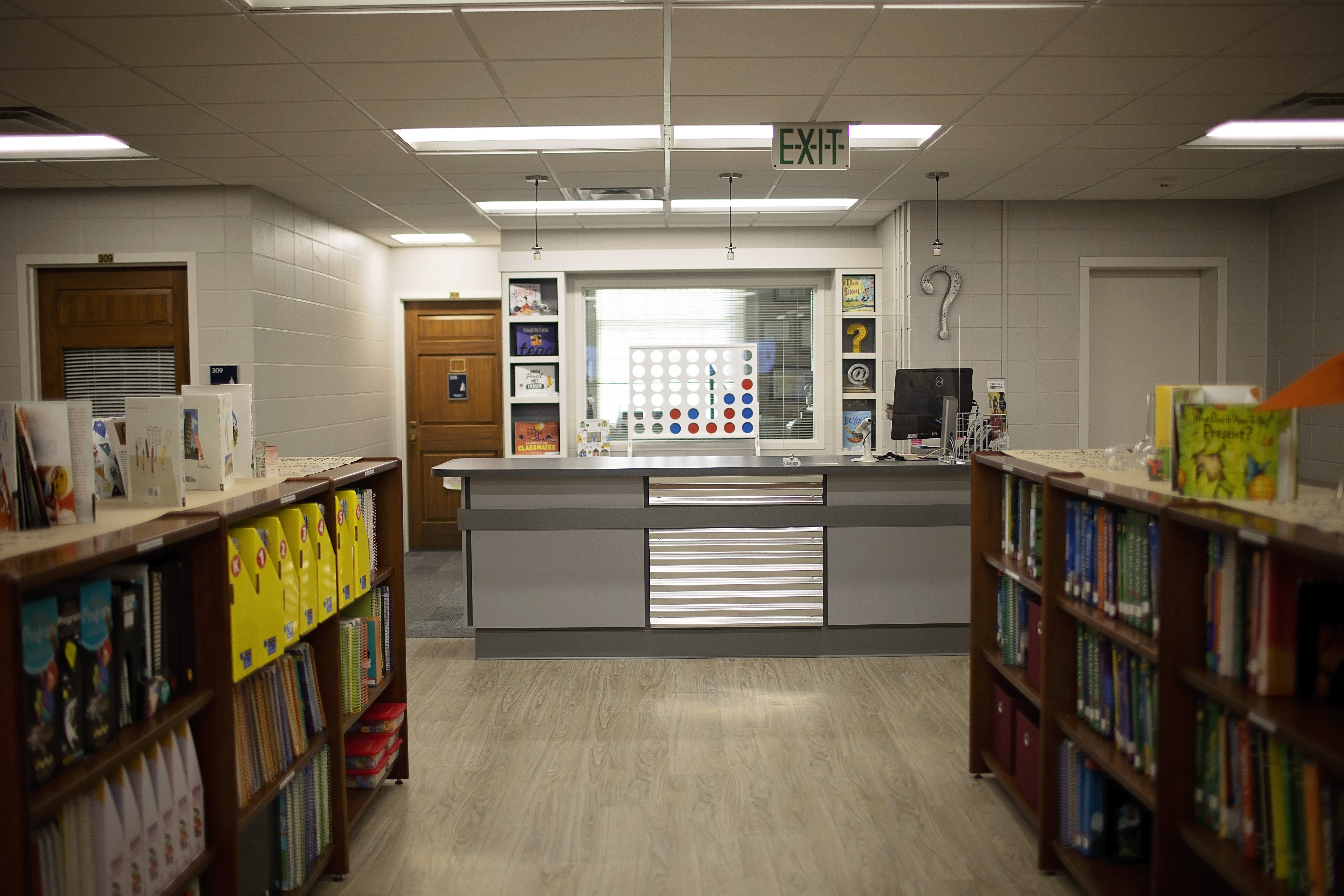 Education Learning Commons Desk