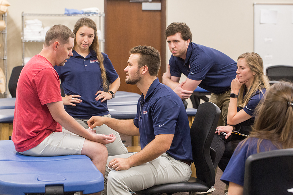 Students assessing an individual with a traumatic brain injury