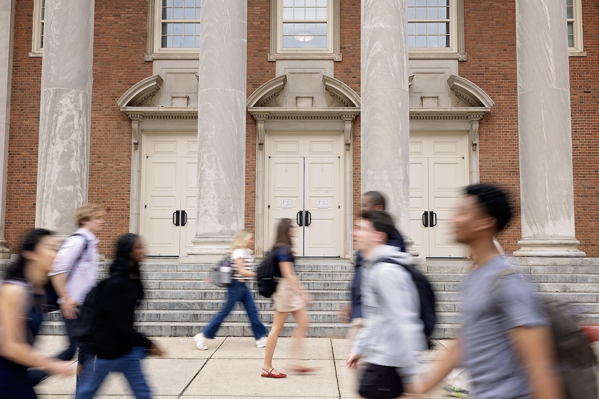 Samford Students Walk Along the Quad