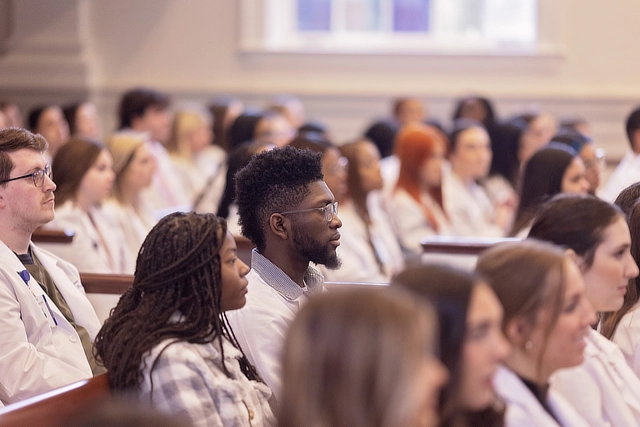 pharmacy students listening DR01122024480