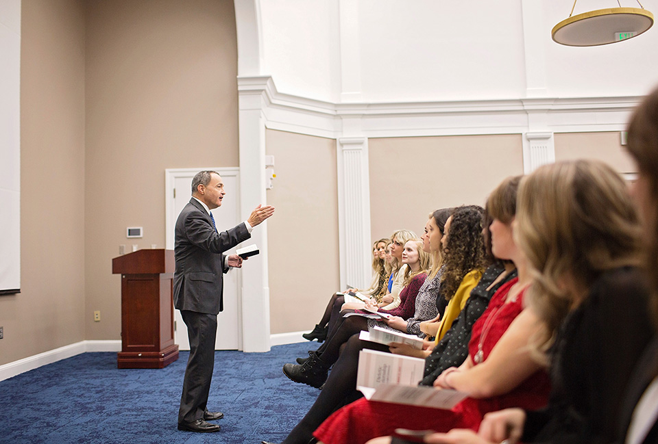 University President Andrew Westmoreland speaks to dietetic internship graduates.