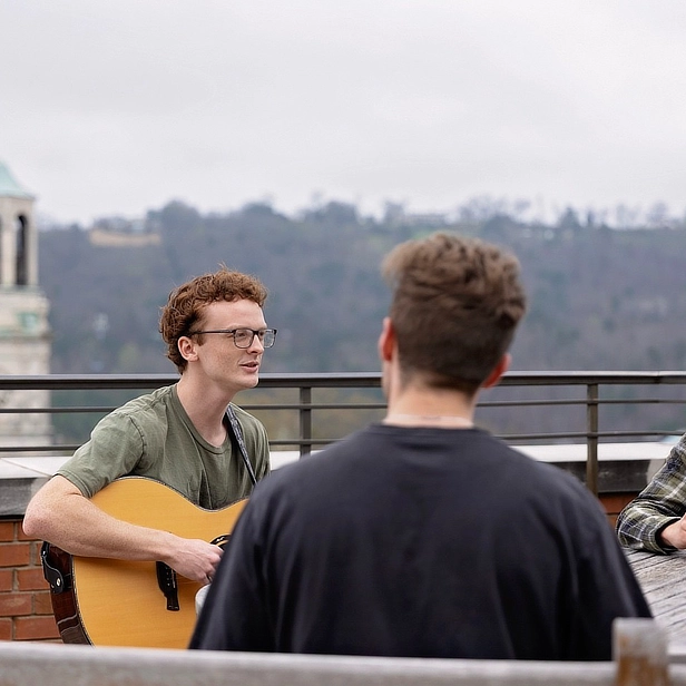 Animate Student Guitar